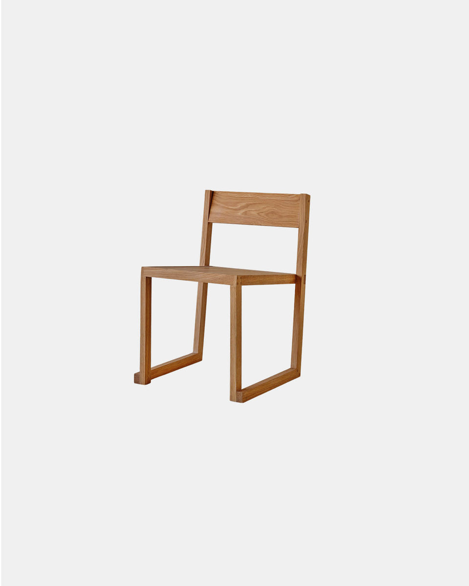 STACKING CHAIR 04