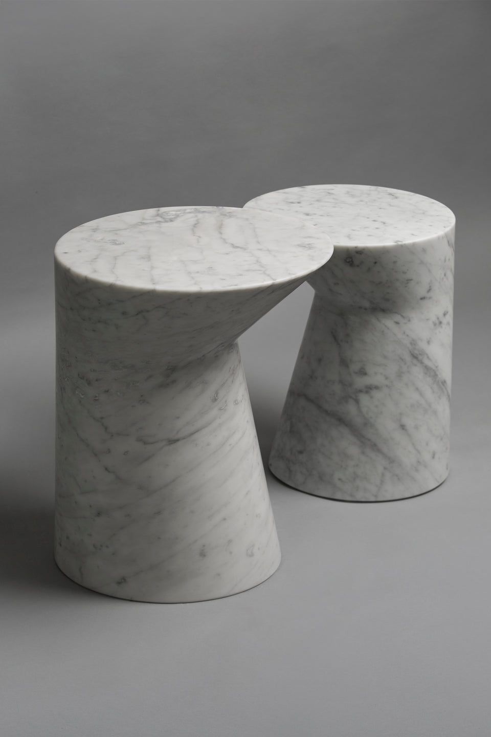 IO CARRARA SIDE TABLE