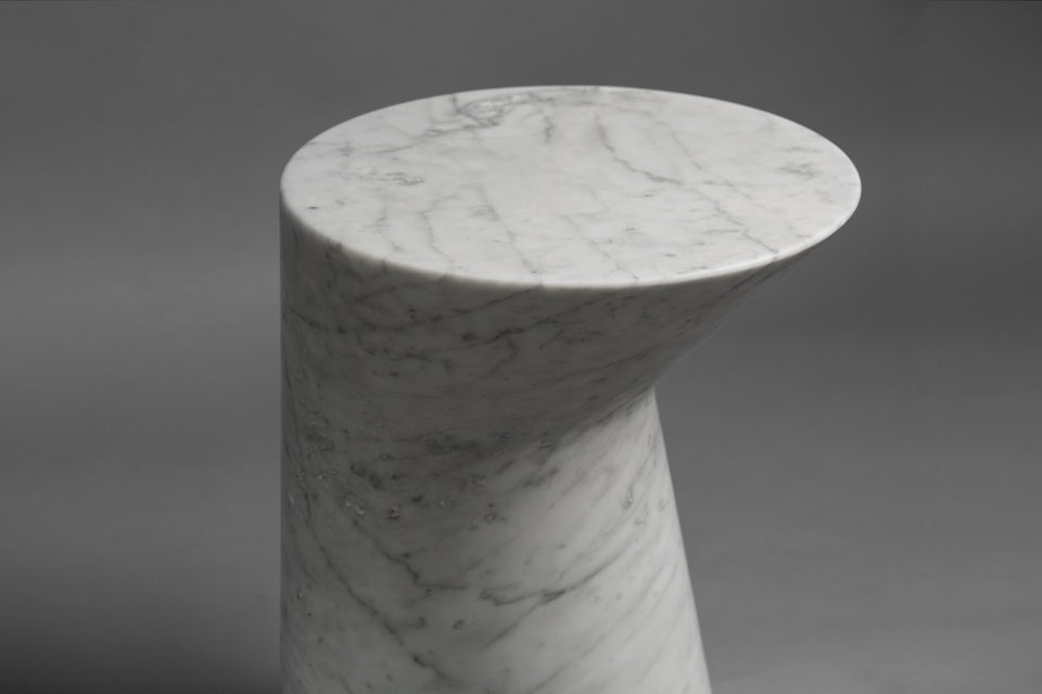 IO CARRARA SIDE TABLE
