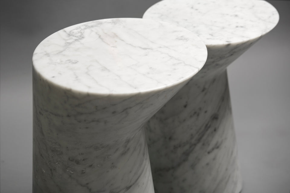IO CARRARA SIDE TABLE