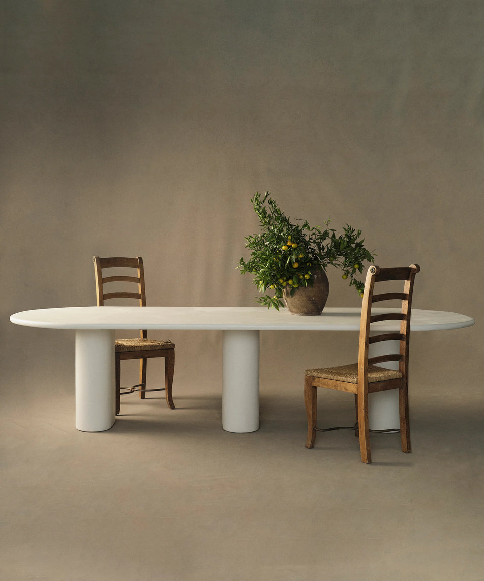 FRANK OVAL DINING TABLE