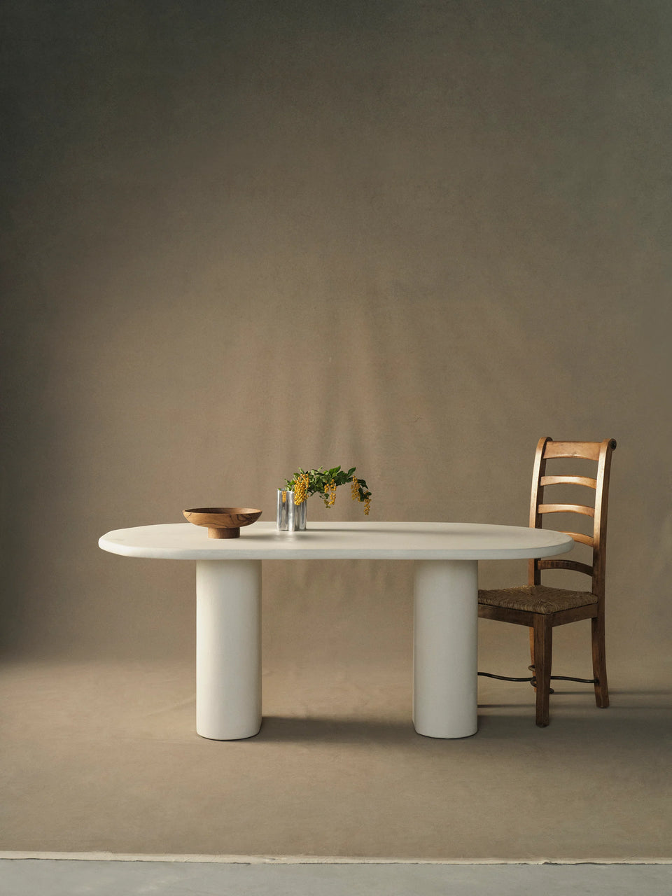 FRANK OVAL DINING TABLE