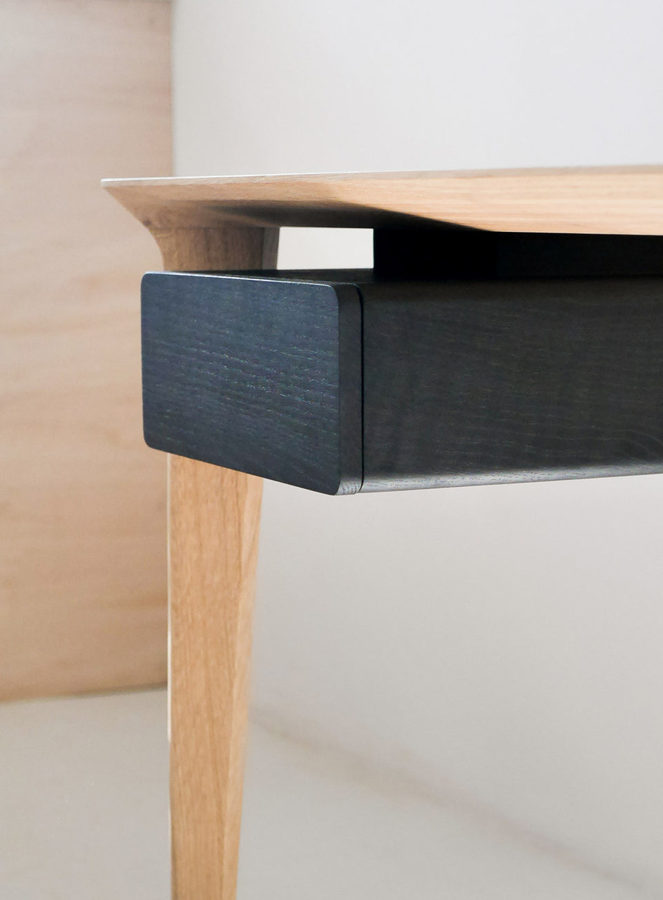 FLOA DESK WITH DRAWER