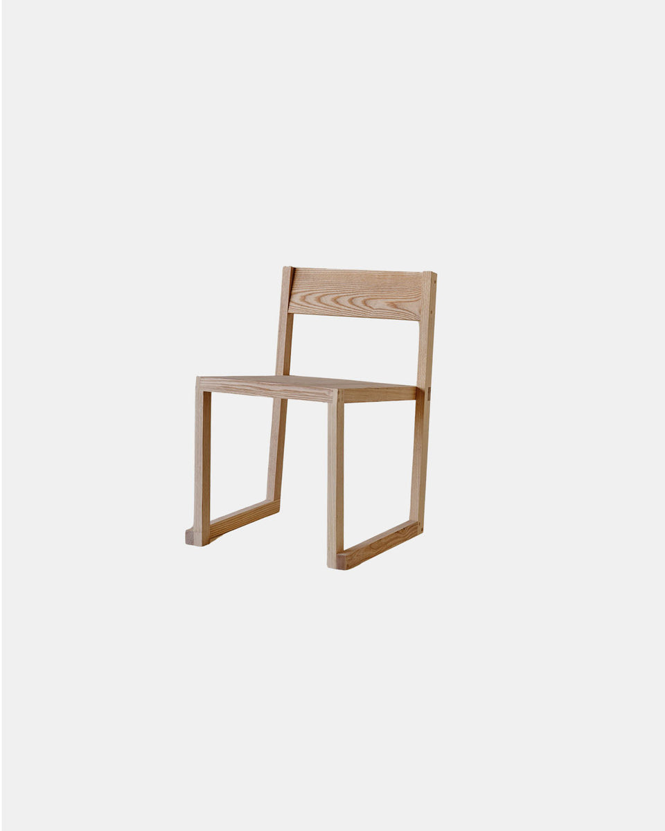 STACKING CHAIR 05