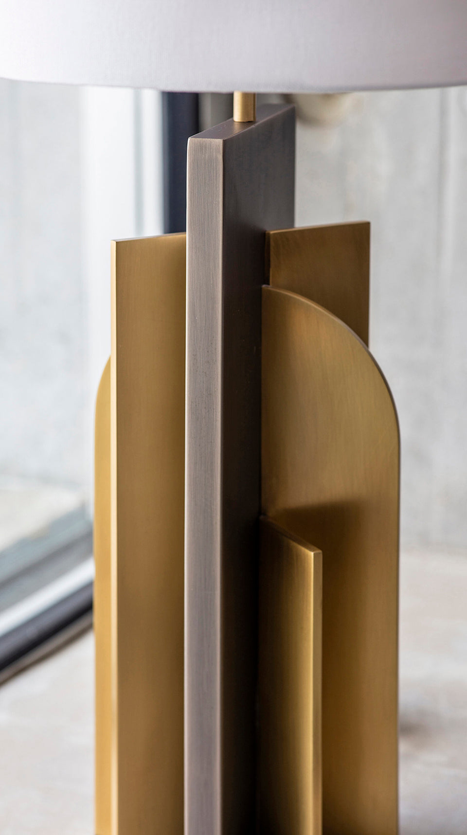 ICON TABLE LAMP