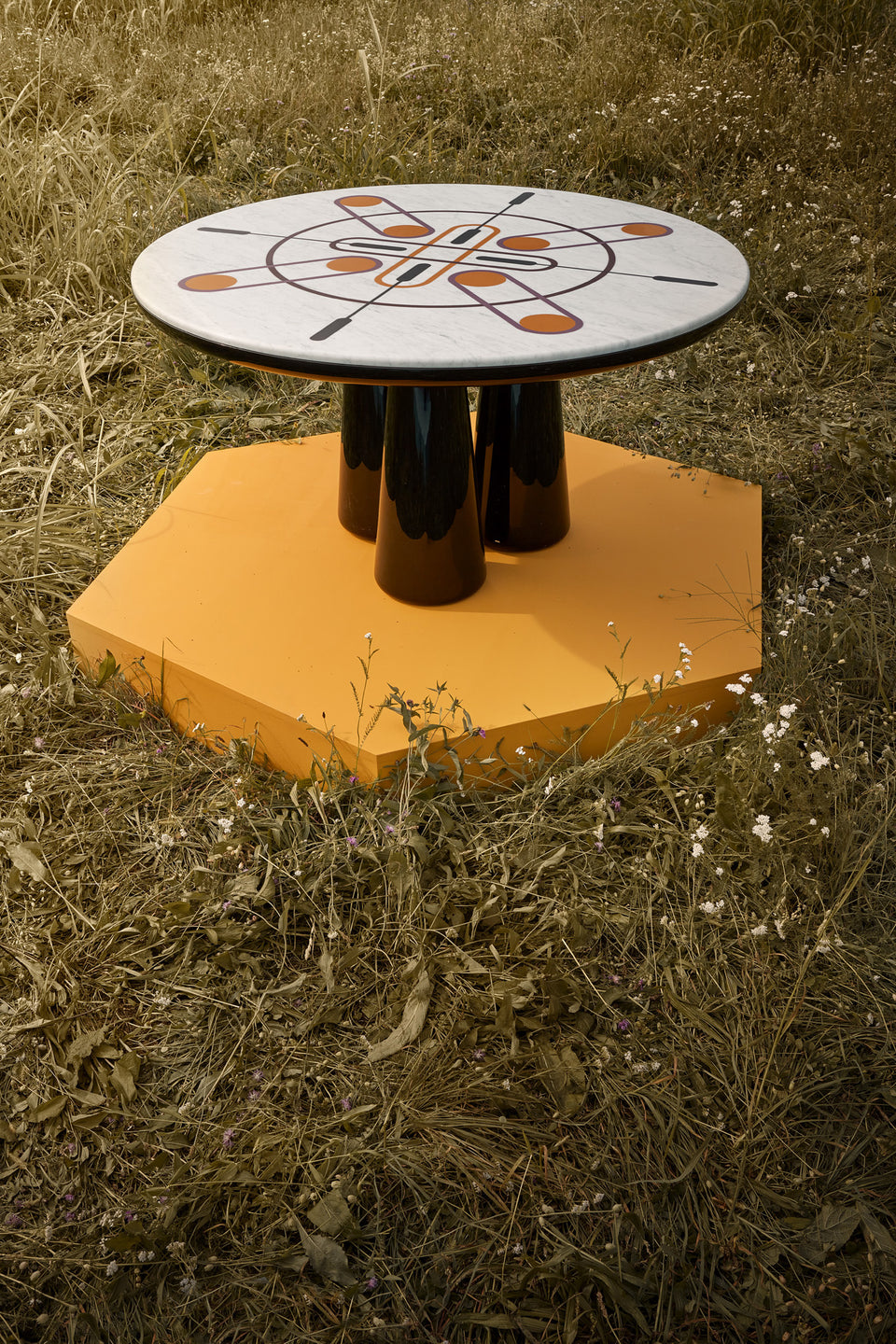 ISOTOPO RESIN DINING TABLE
