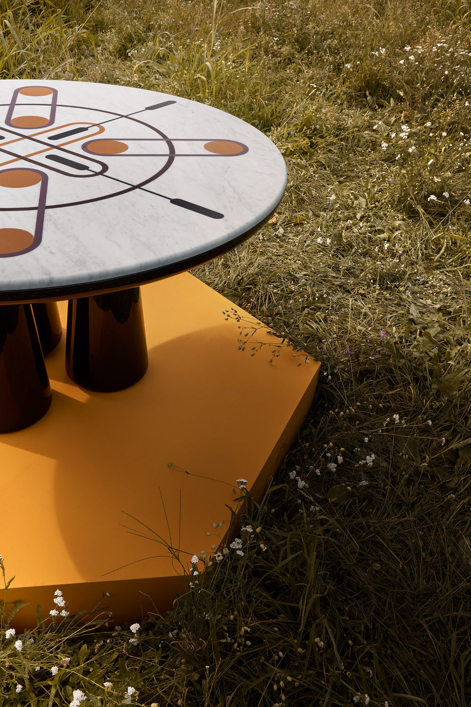 ISOTOPO RESIN DINING TABLE