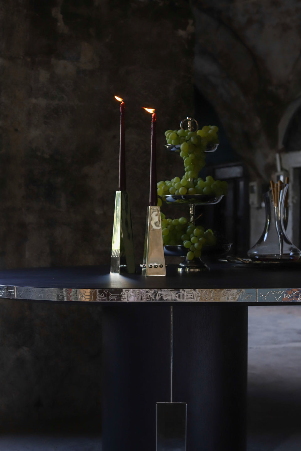 TABARNA DINING TABLE