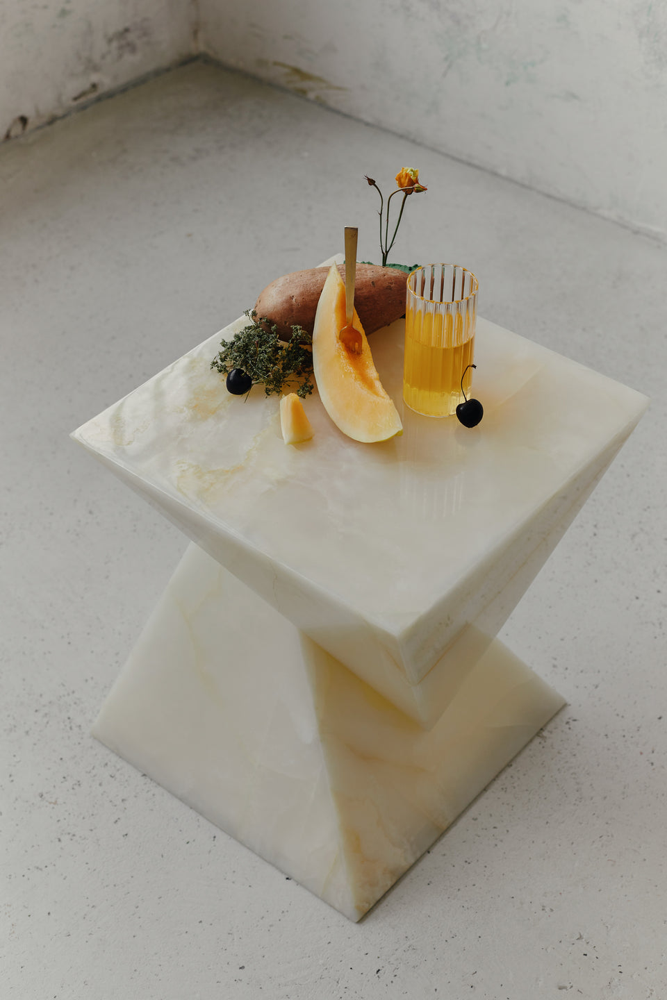 ASH WHITE ONYX SIDE TABLE