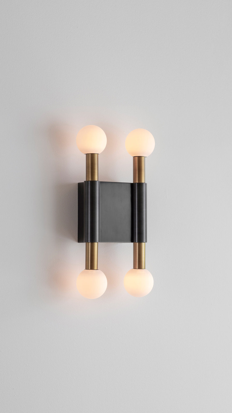 POLE AND CIRCLE II WALL LIGHT