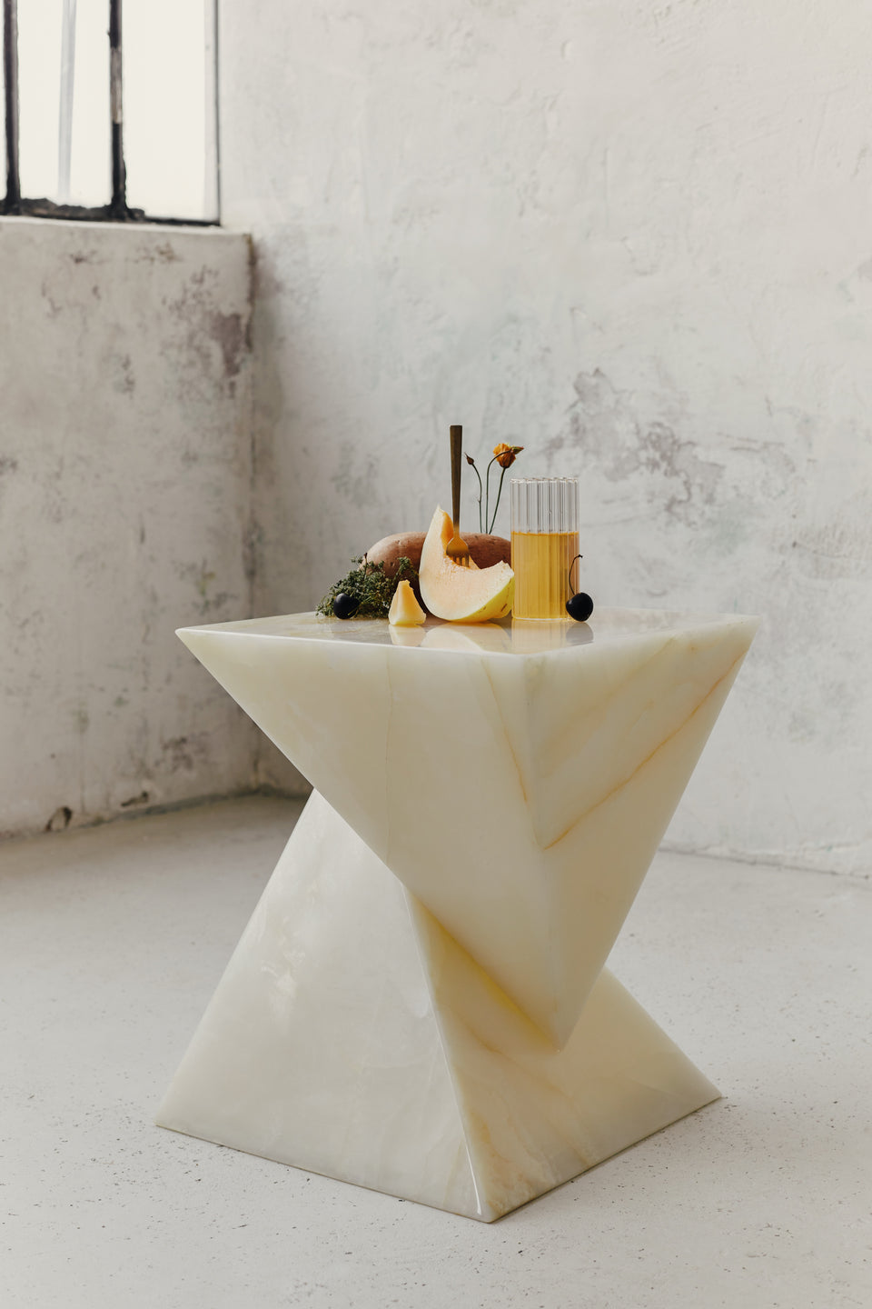 ASH WHITE ONYX SIDE TABLE