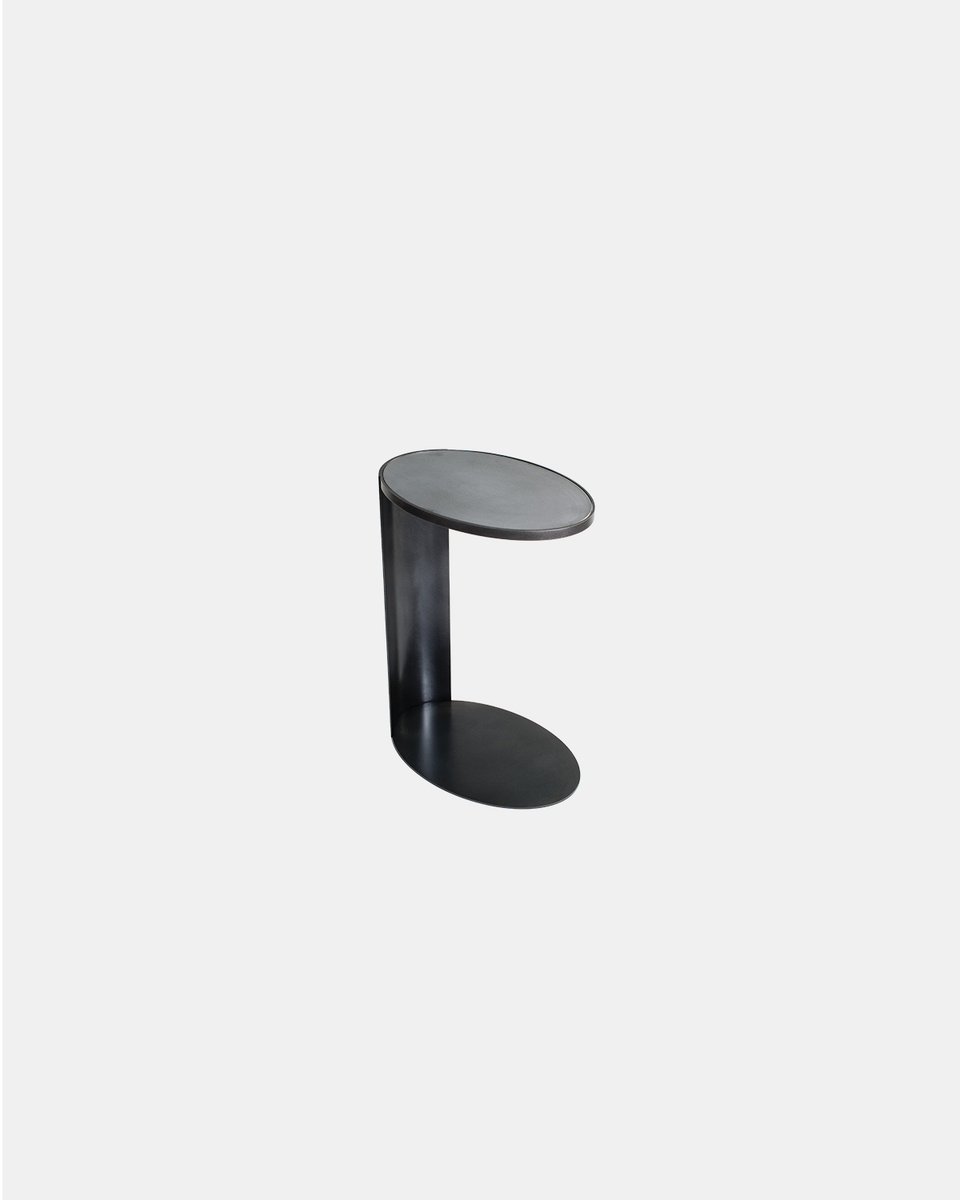 OVALE SIDE TABLE