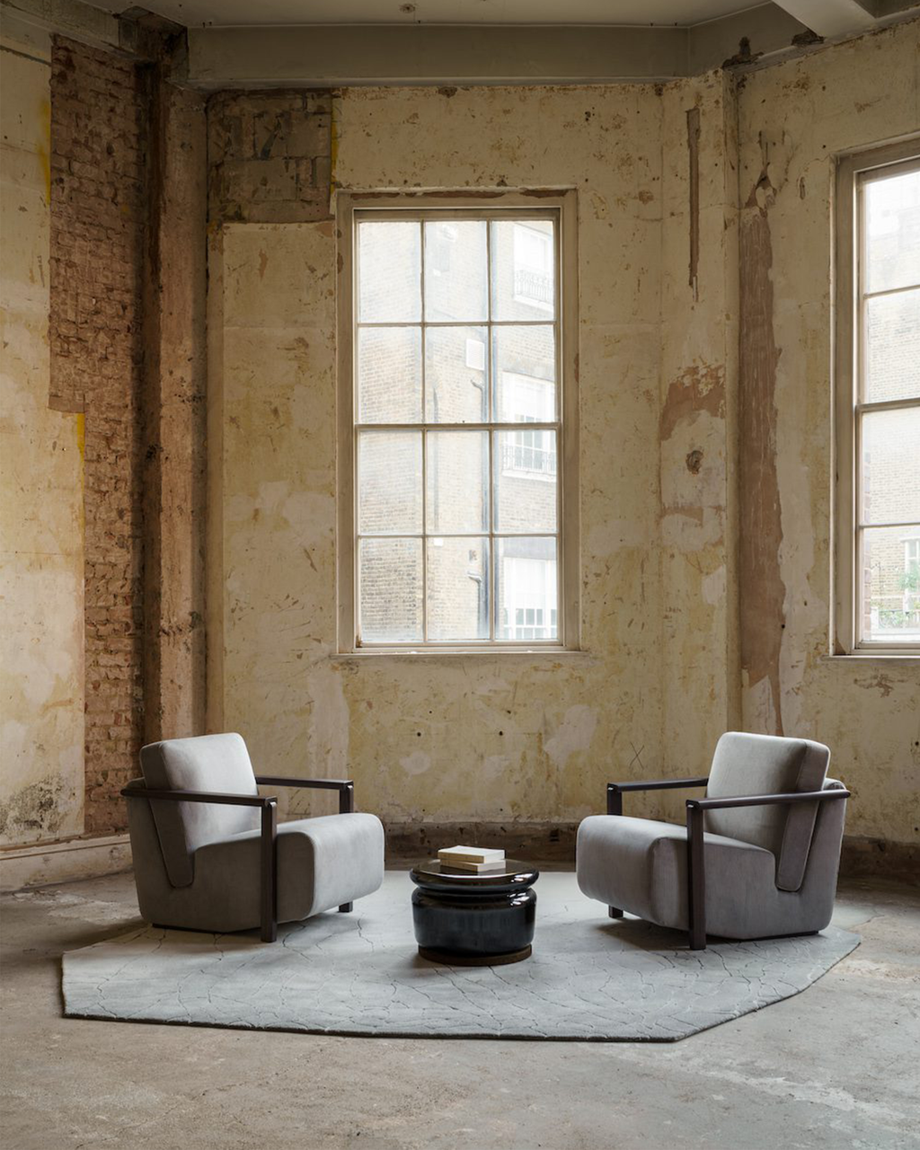 SINGLE SIDE TABLE – FREEMAN GALLERY