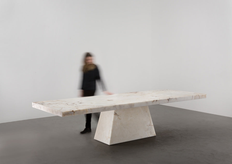 PLUG ALABASTER TABLE
