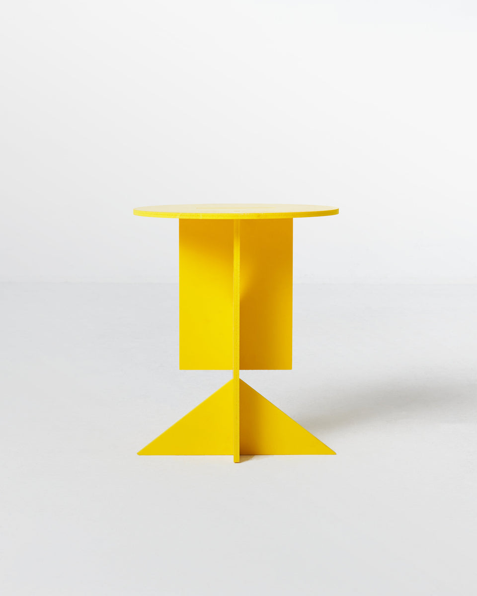 TOTEM LACQUERED SIDE TABLE