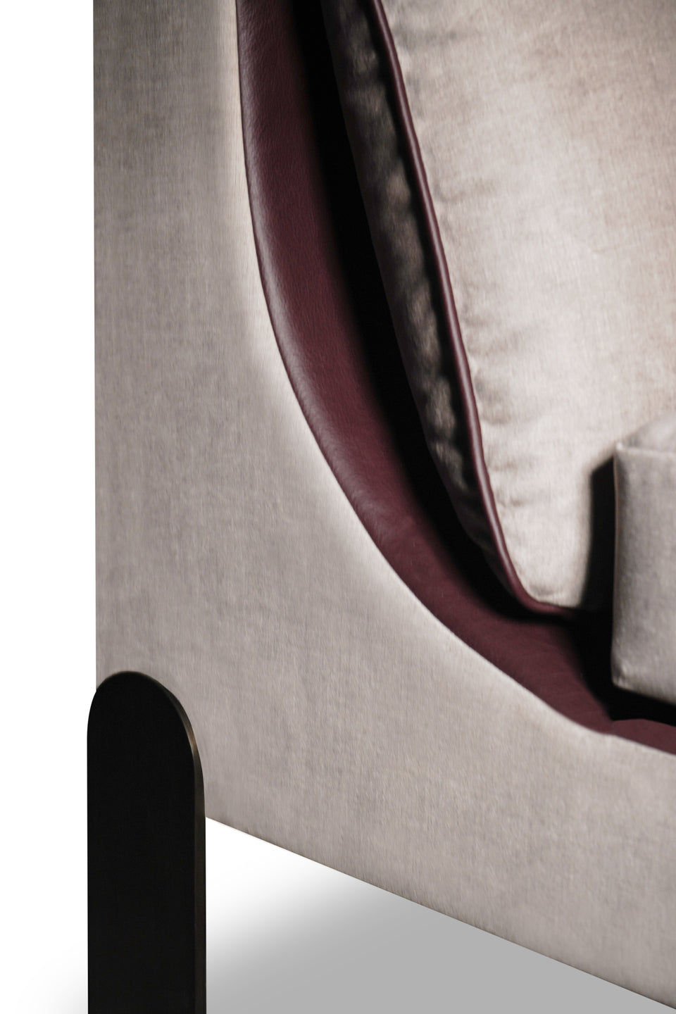 ALCOVA LOUNGE CHAIR