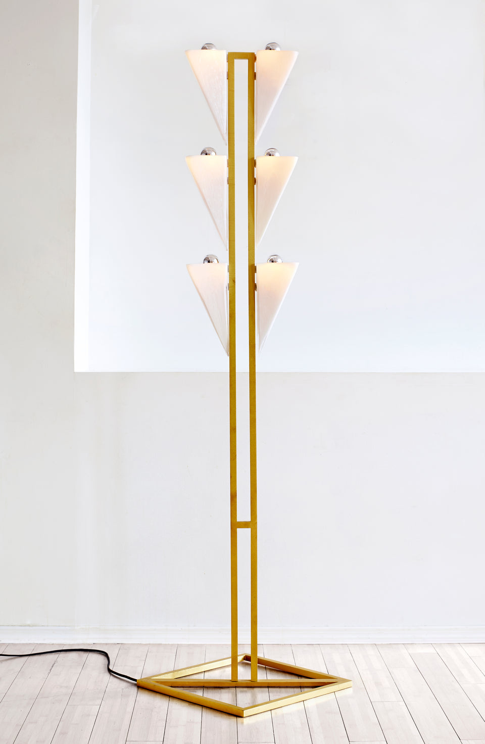 CYRUS FLOOR LAMP