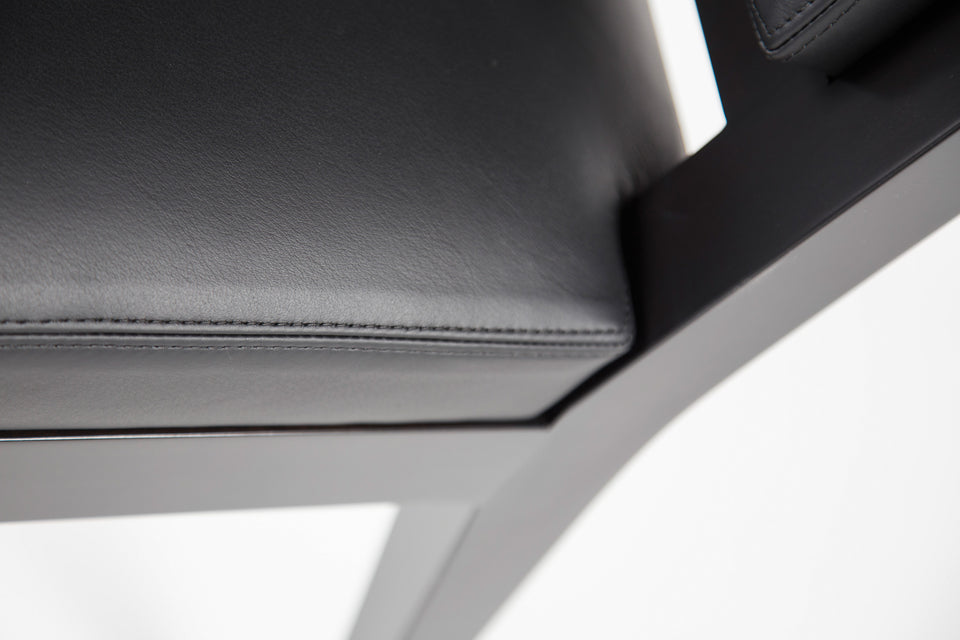 CARRE ARMCHAIR