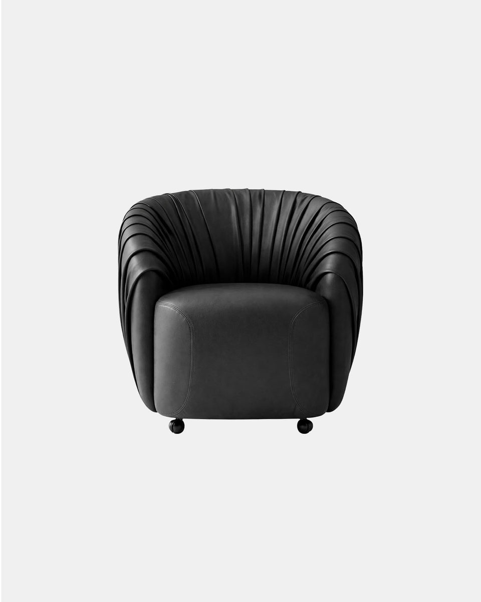 DRAPÉ CLUB CHAIR
