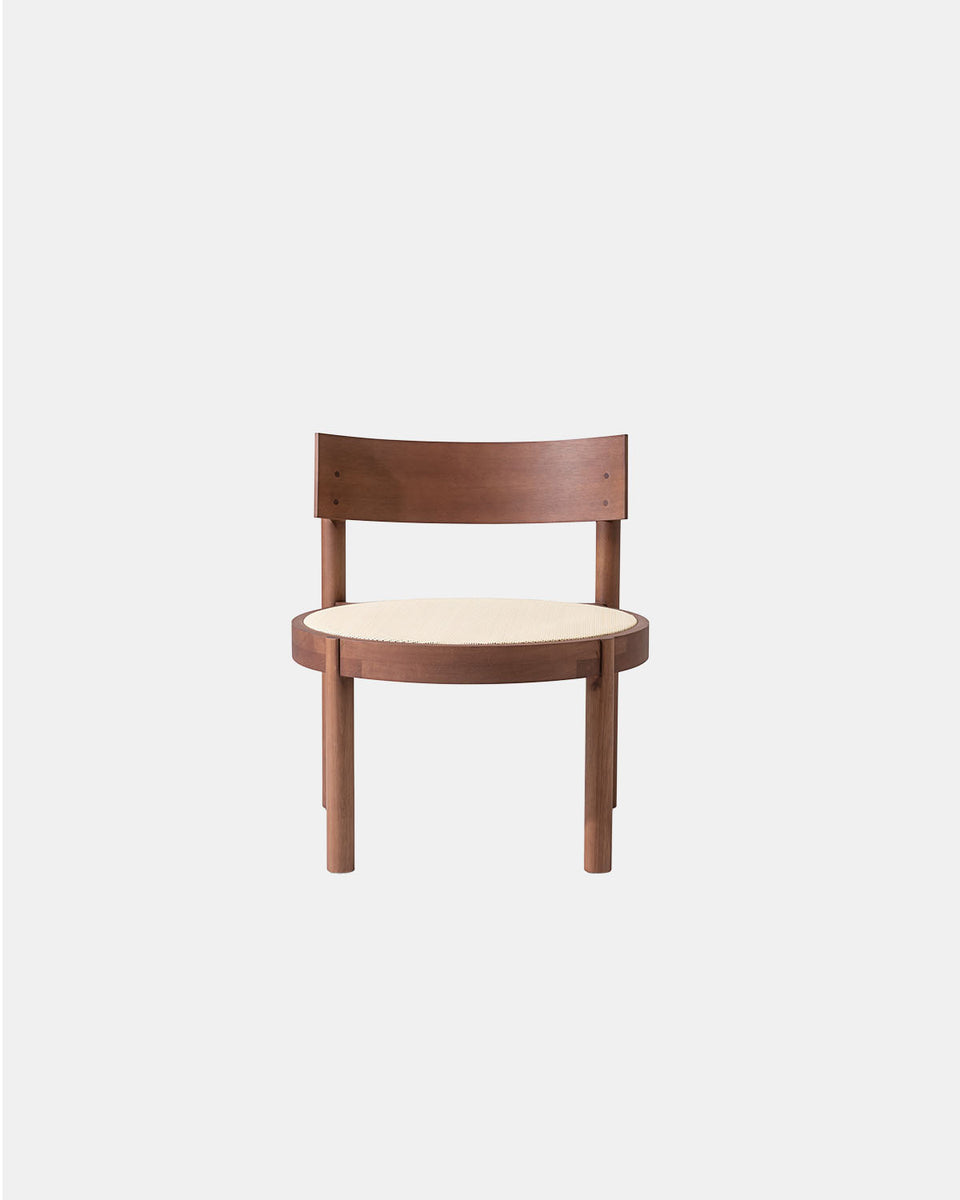 GRAVATÁ LOUNGE CHAIR IN BROWN STAINED TAUARI