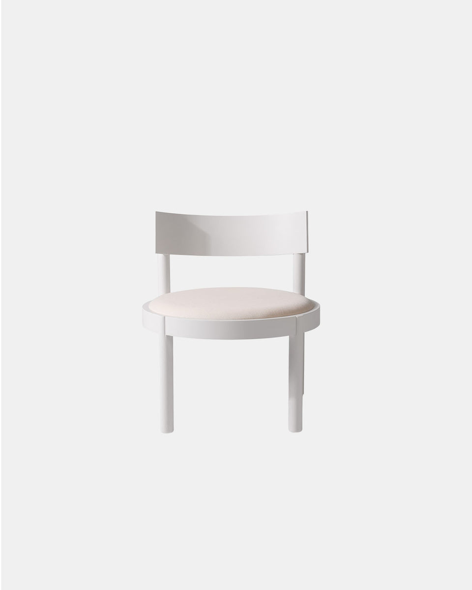 GRAVATÁ LOUNGE CHAIR IN WHITE