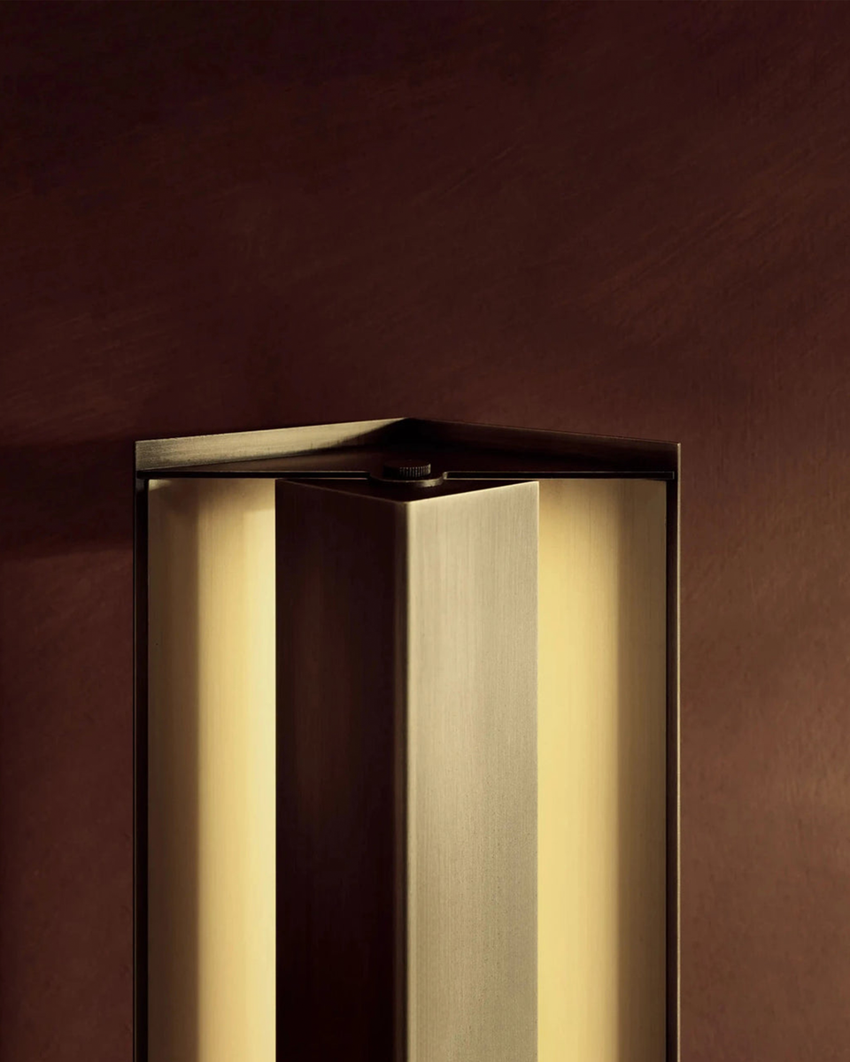 AVA WALL LIGHT