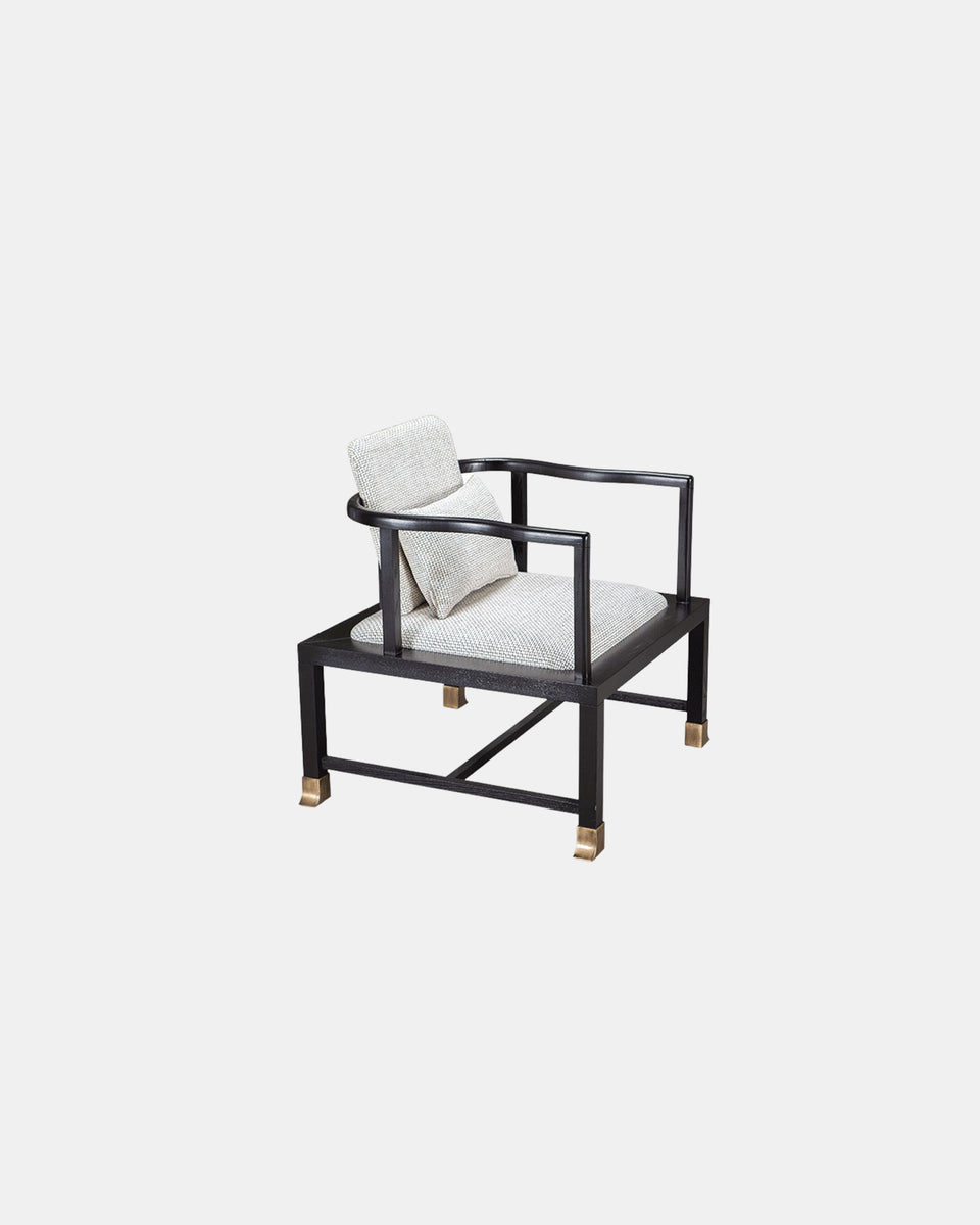SOLATA ARMCHAIR