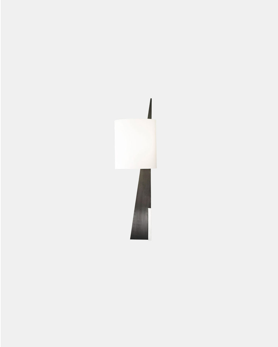 CUT TRIANGLE I TABLE LAMP