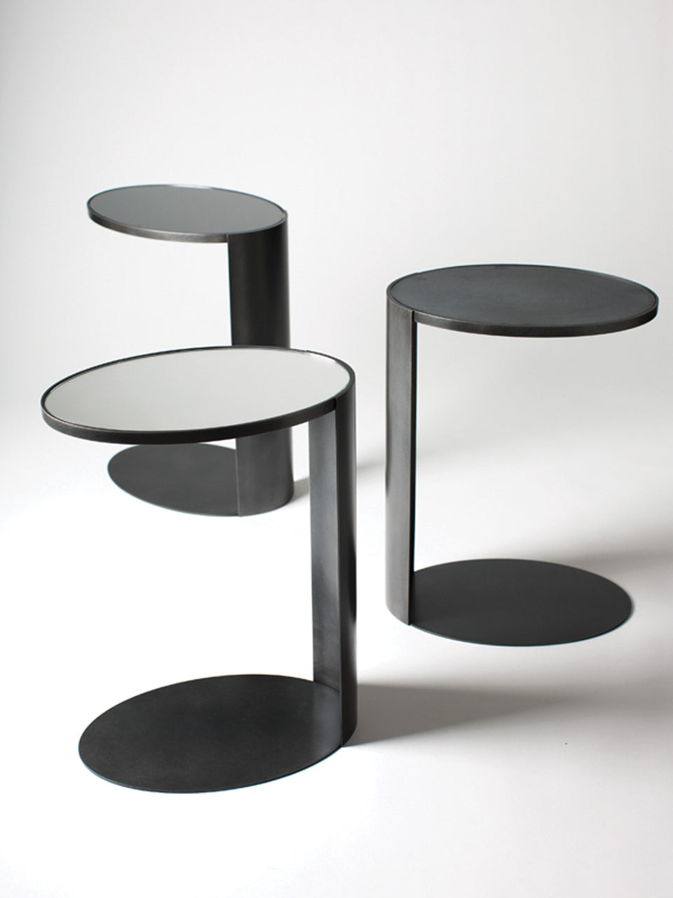 OVALE SIDE TABLE