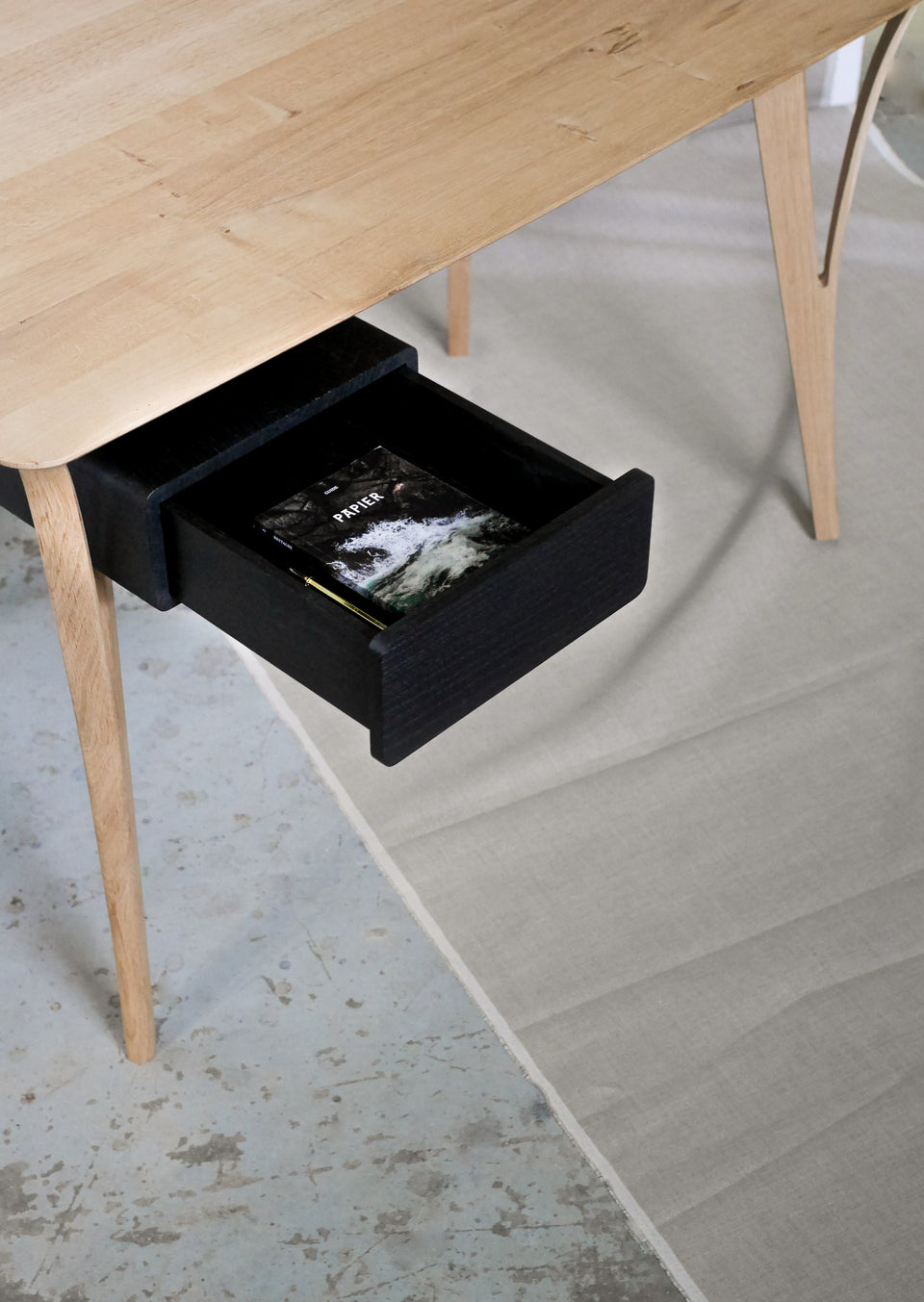 PÉTIOLE DESK WITH DRAWER