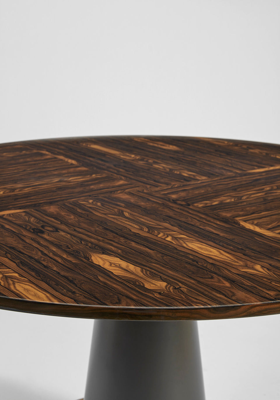 SILVIO DINING TABLE