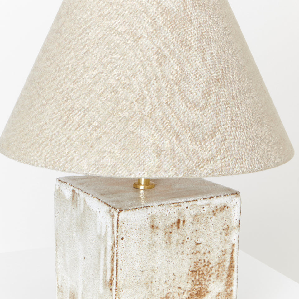 AROUCA WHITE ON TEXTURED BROWN CLAY TABLE LIGHT