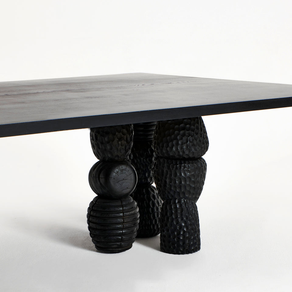 MENINA DINING TABLE