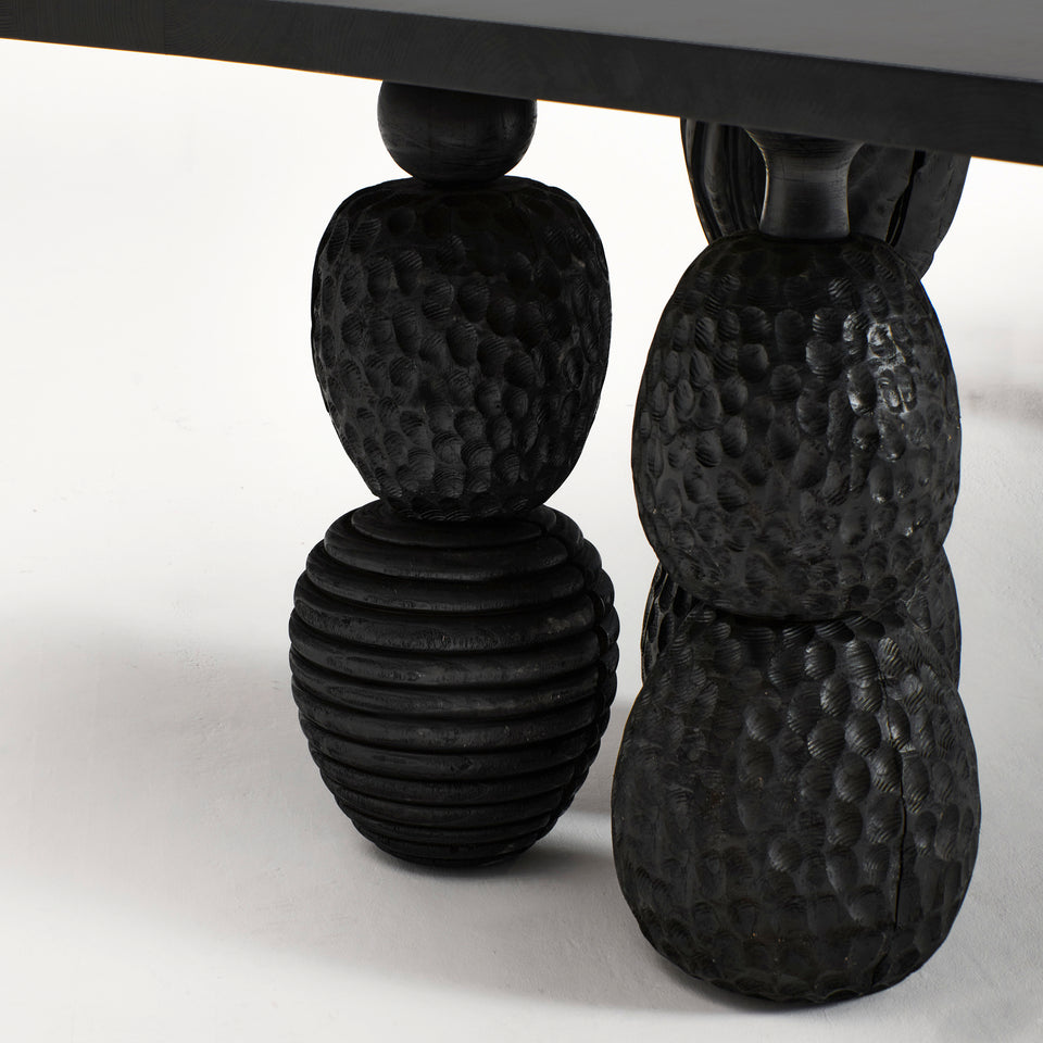 MENINA DINING TABLE