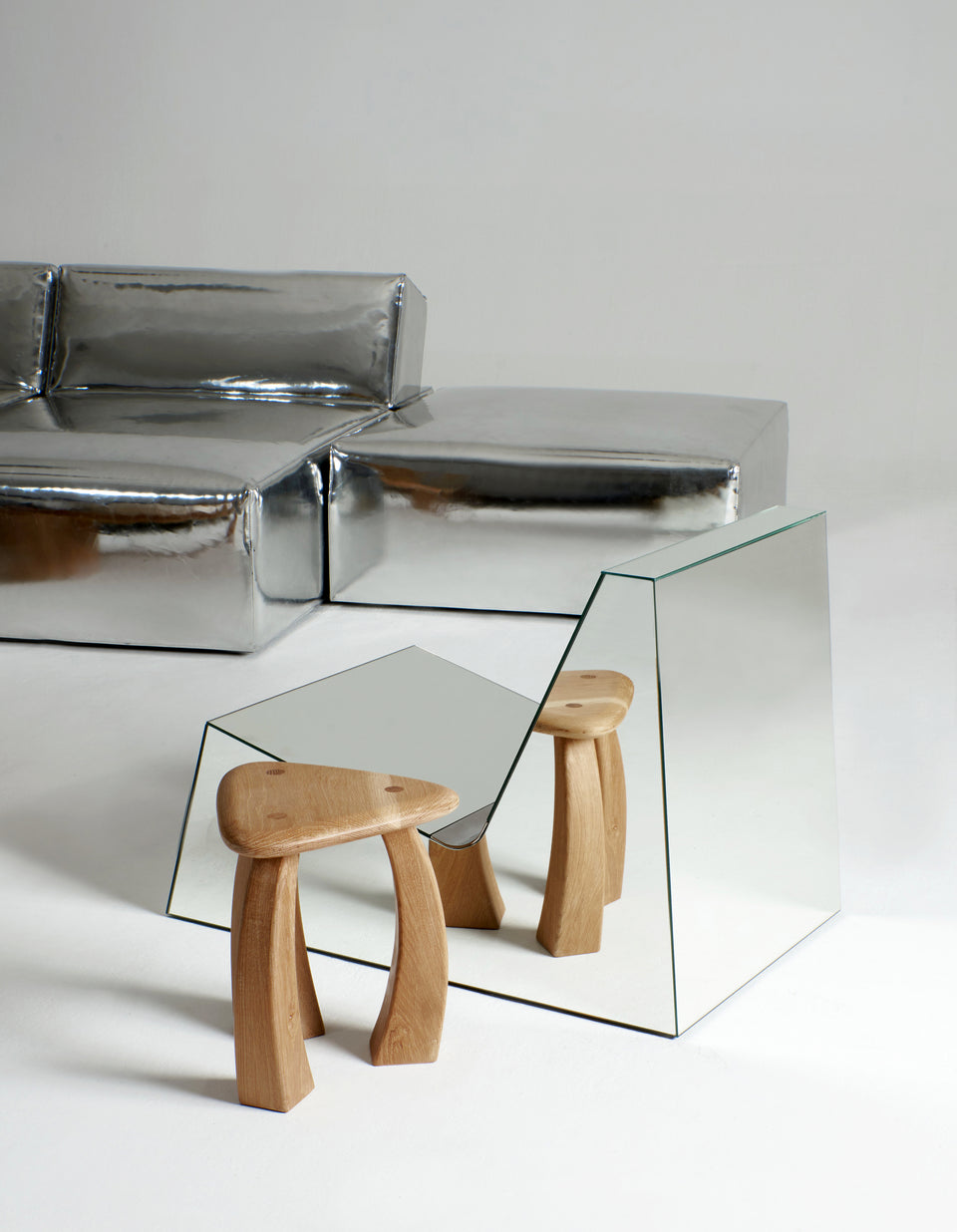 MIRROR LOUNGE CHAIR