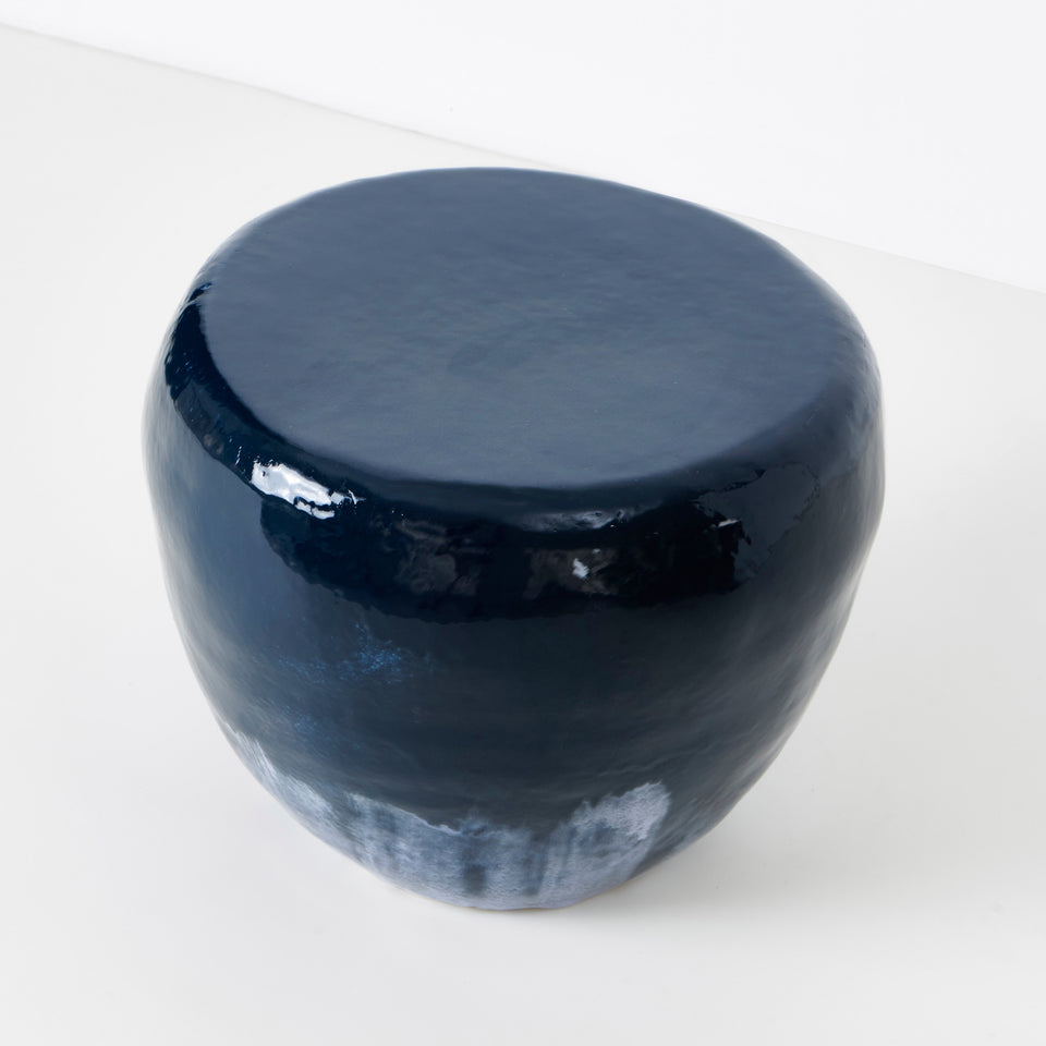 ROUNDED CERAMIC SIDE TABLE