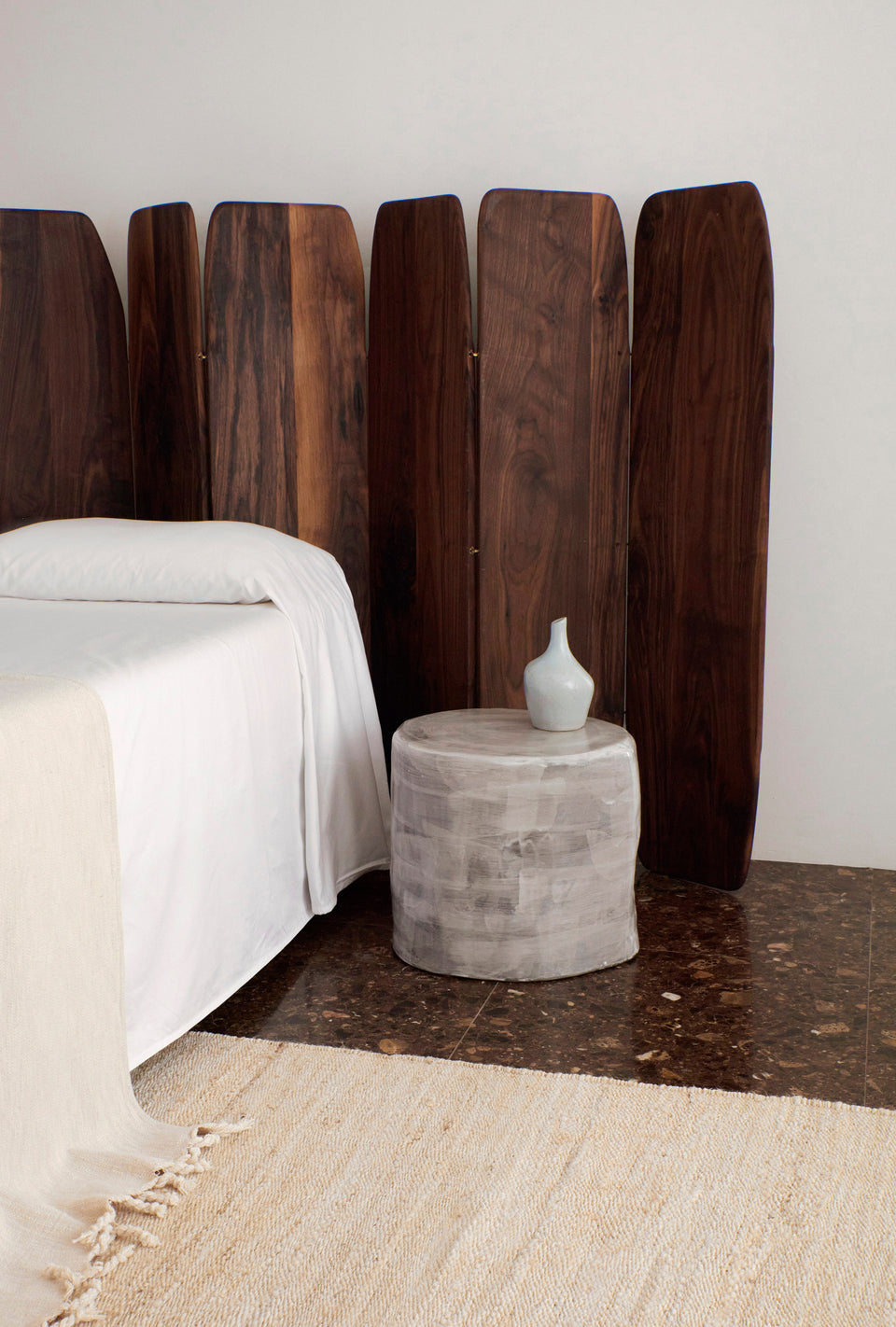 CERAMIC BRUSHED WHITE ON GREY CLAY SIDE TABLE