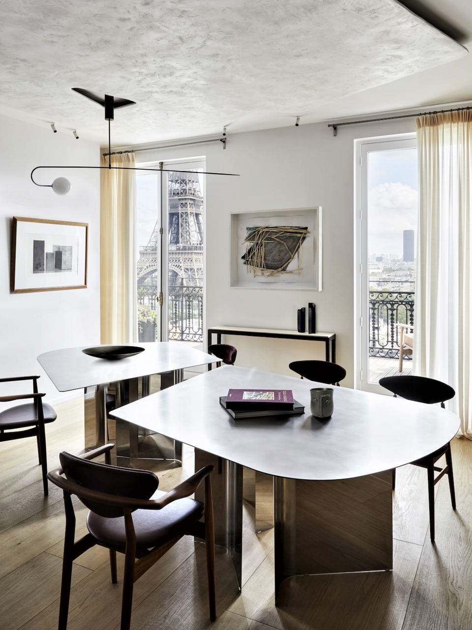 SHADES DINING TABLE