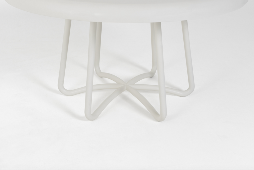 OUTLUS DINING TABLE