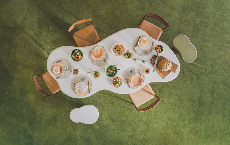 OOL240 DINING TABLE