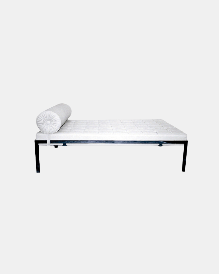 CLASSIC DAY BED