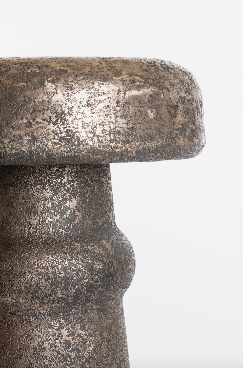 CÈPE STOOL EGGPLANT