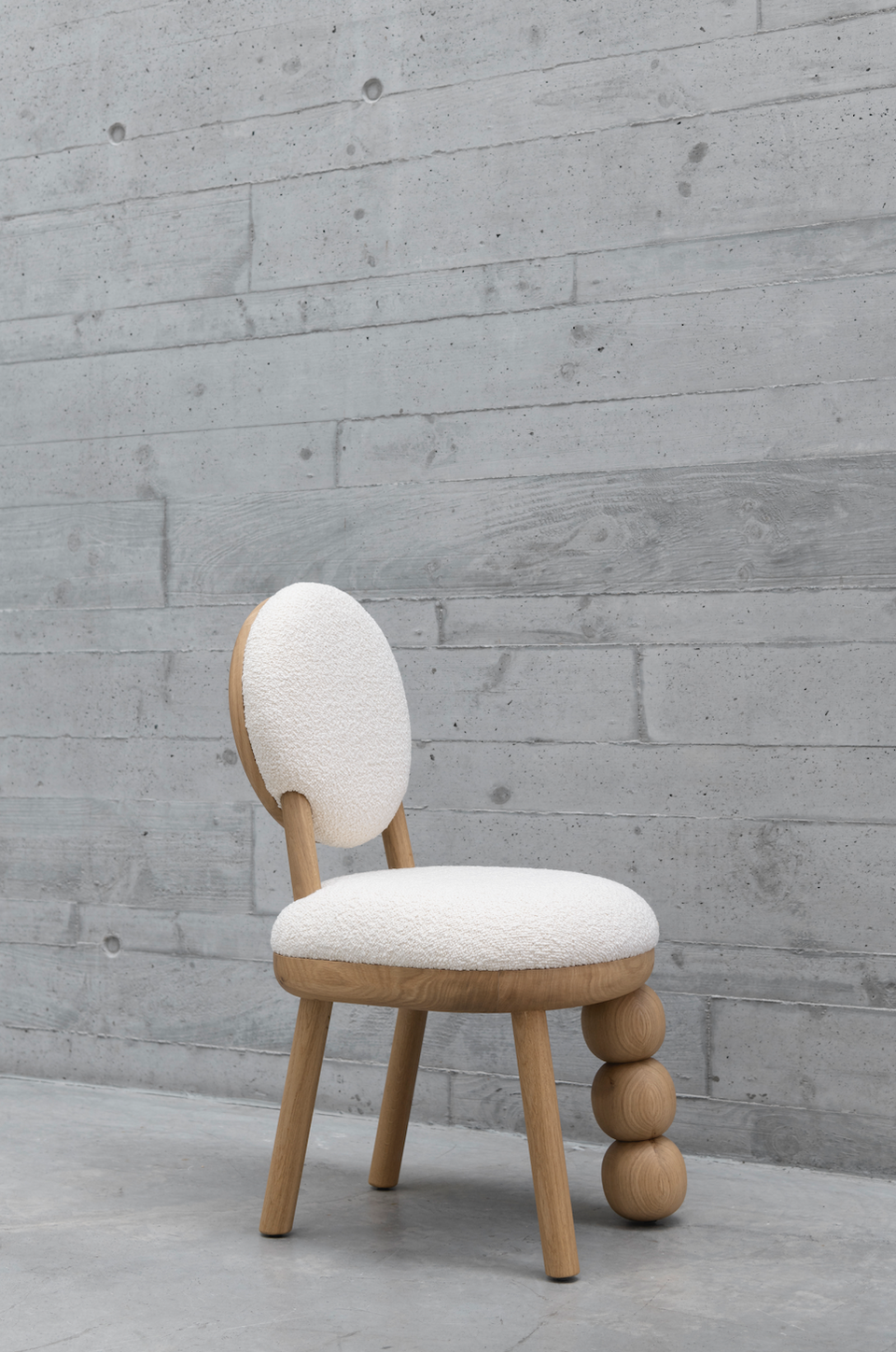 THE THREE BALL LEG CHAIR