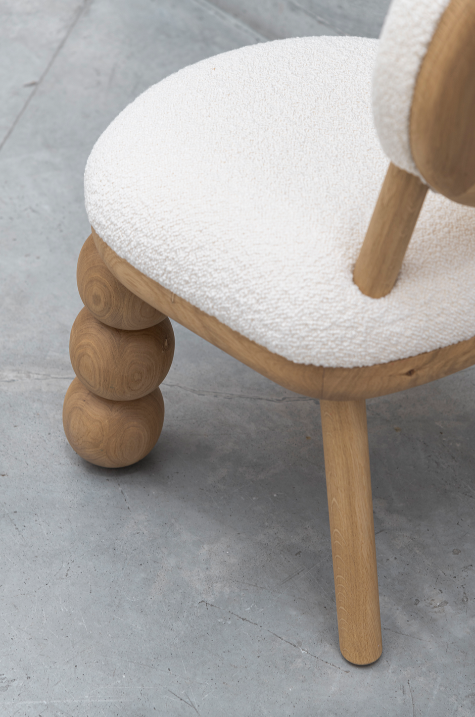 THE THREE BALL LEG CHAIR