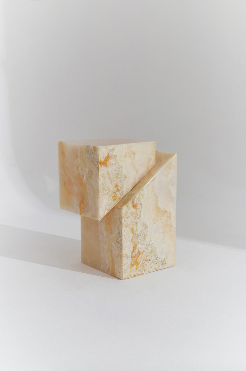MALLOW WHITE ONYX SIDE TABLE
