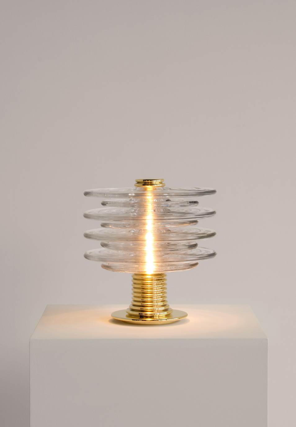 INSULATOR POLISHED BRASS TABLE LAMP