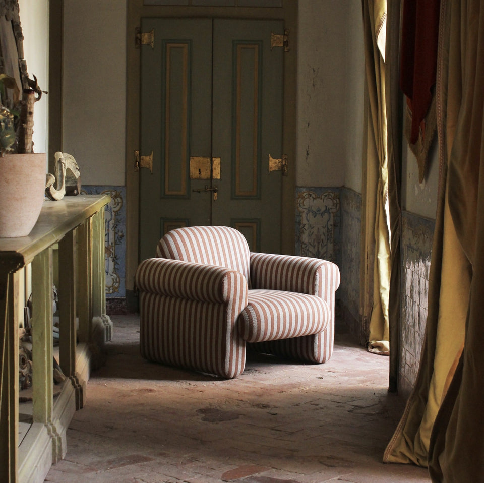 OSCAR ARMCHAIR