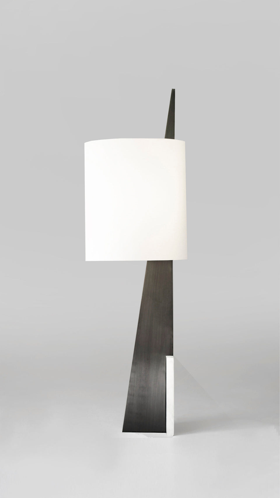 CUT TRIANGLE I TABLE LAMP