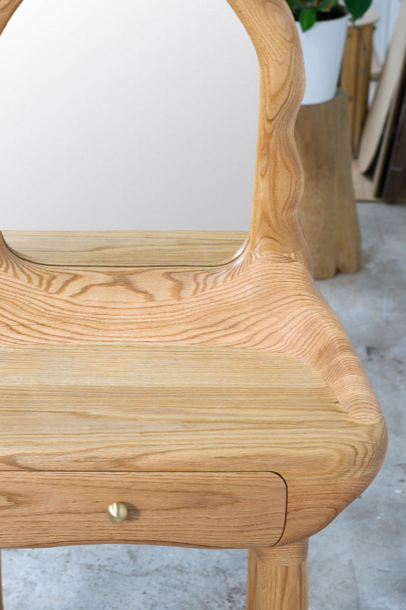 DRESSING TABLE WITH MIRROR