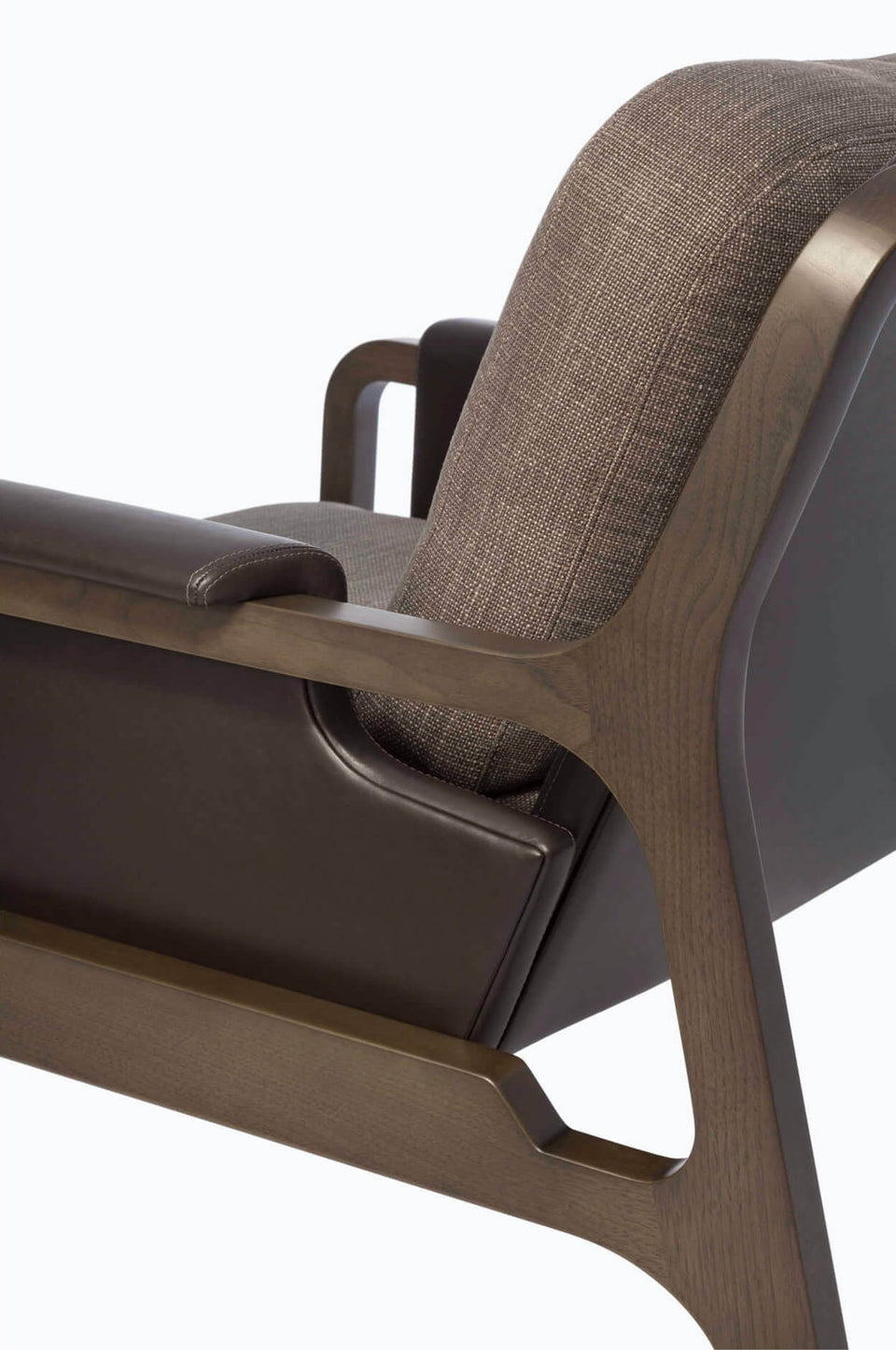 FERGUS LOUNGE CHAIR
